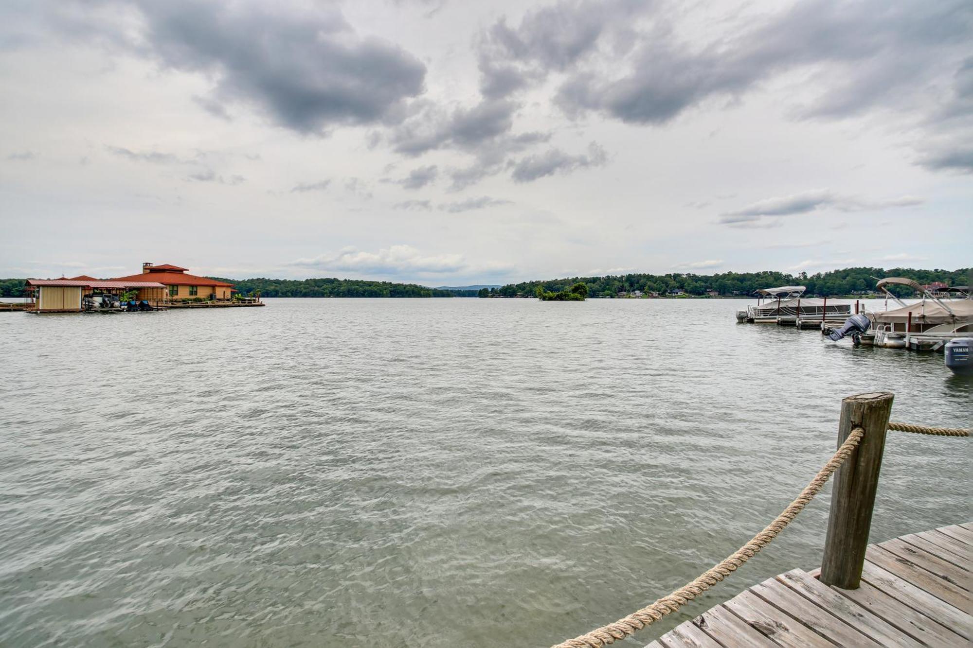 Spacious Hot Springs Penthouse Stunning Lake View المظهر الخارجي الصورة